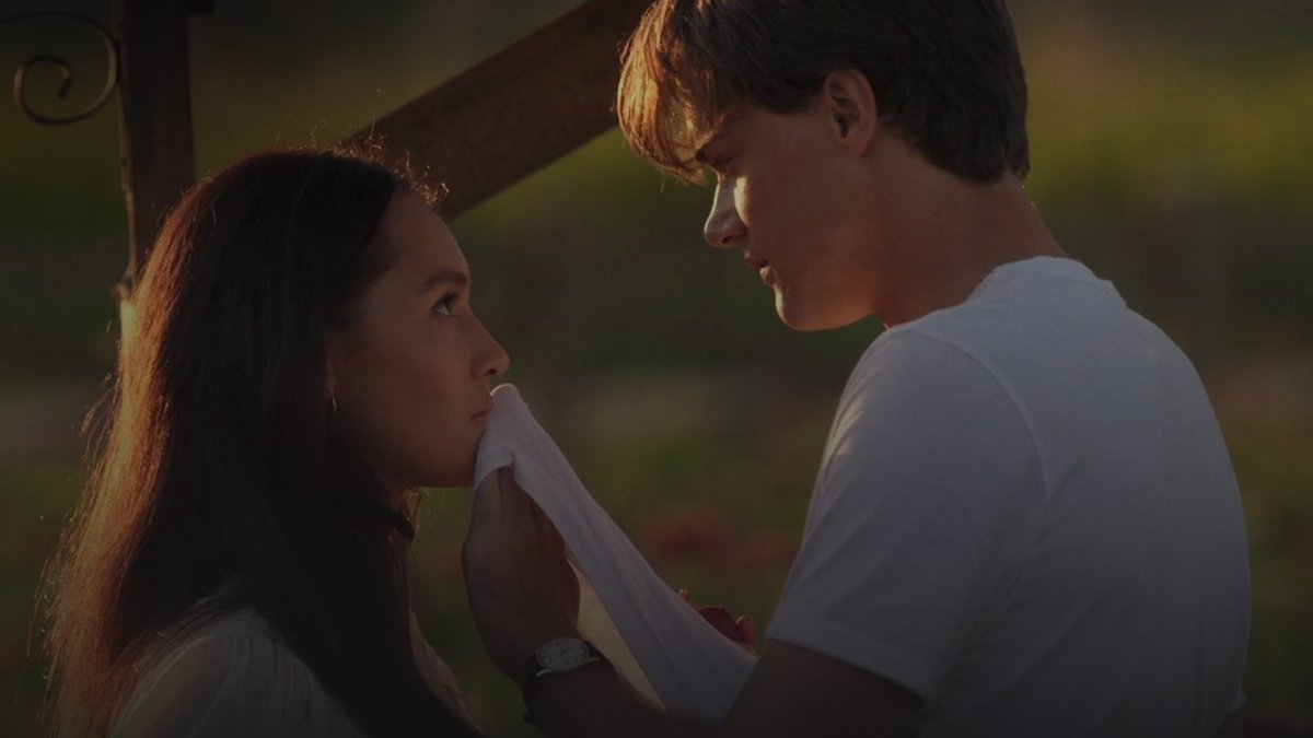 Психологи назвали 7 сериалов, которые лечат нервы и отношения